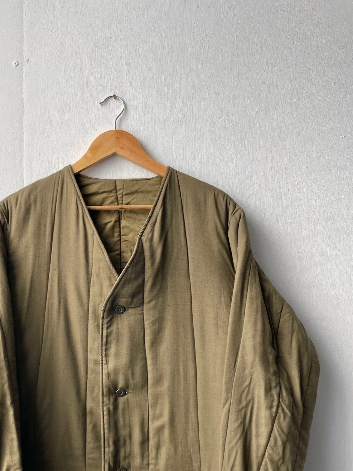 Forro de algodón vintage acolchado con cuello en V