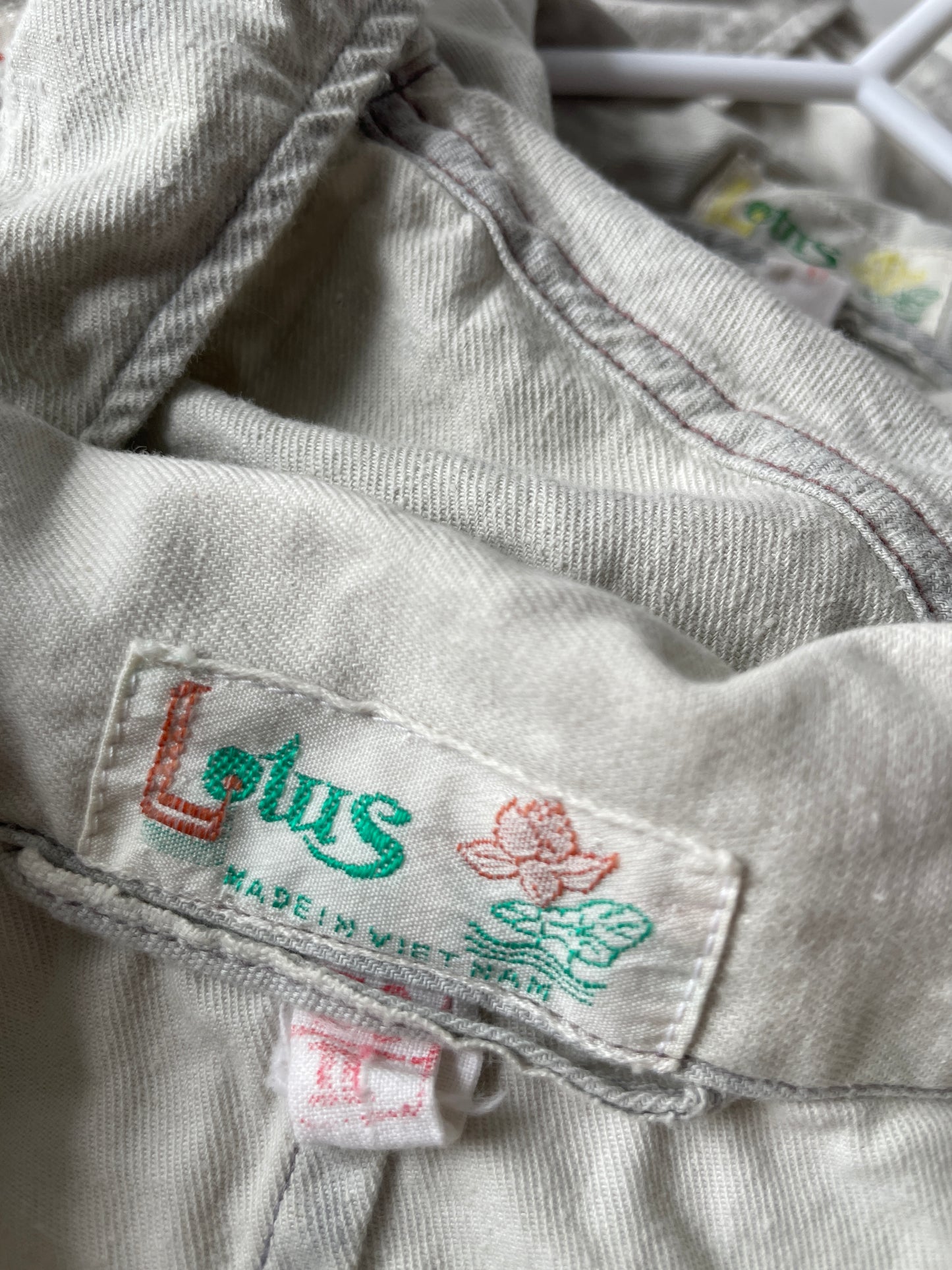 Workwear-Jacke aus verblichener gebleichter Baumwolle