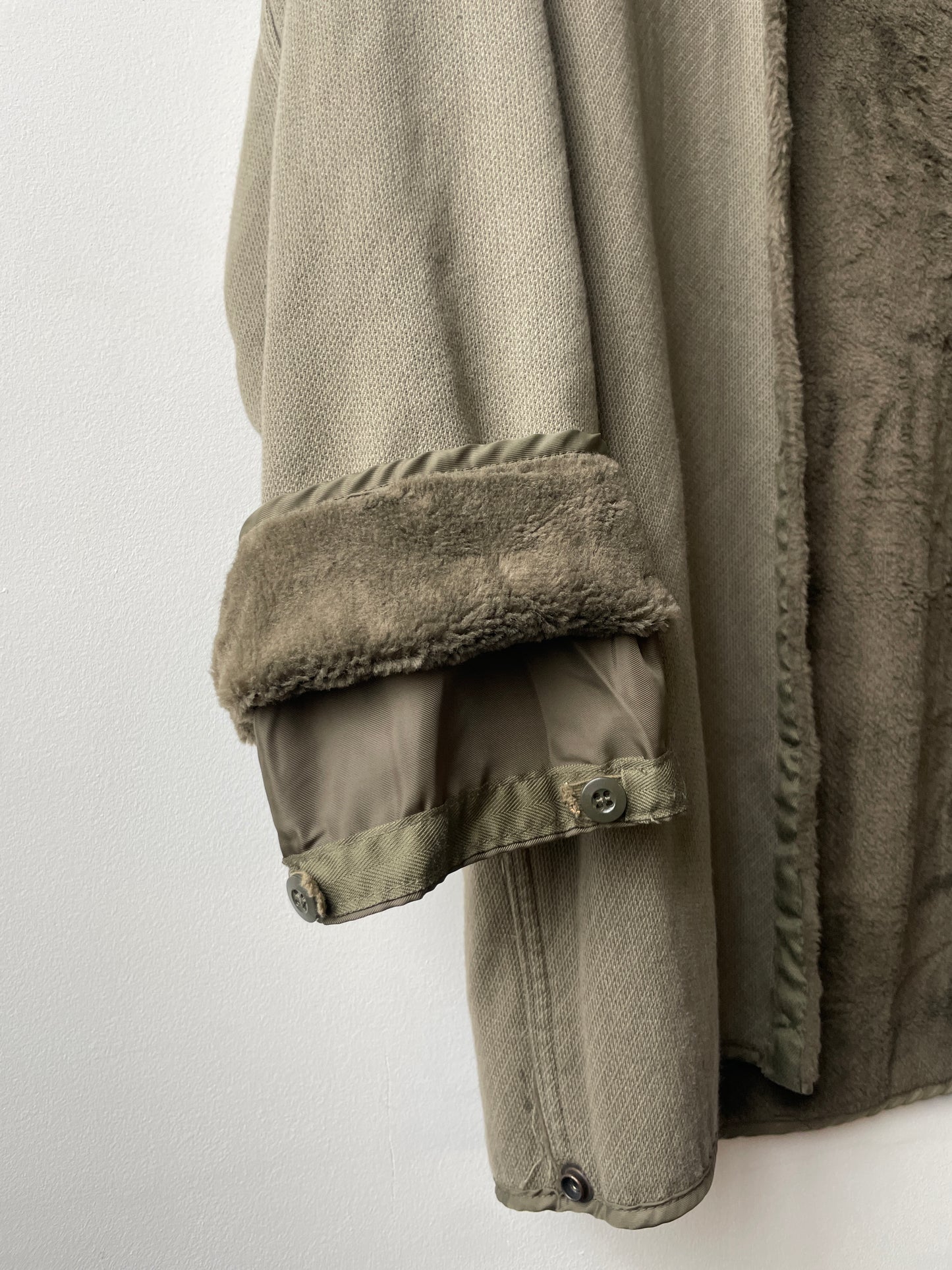 Gestepptes Futter aus Vintage-Baumwolle mit V-Ausschnitt