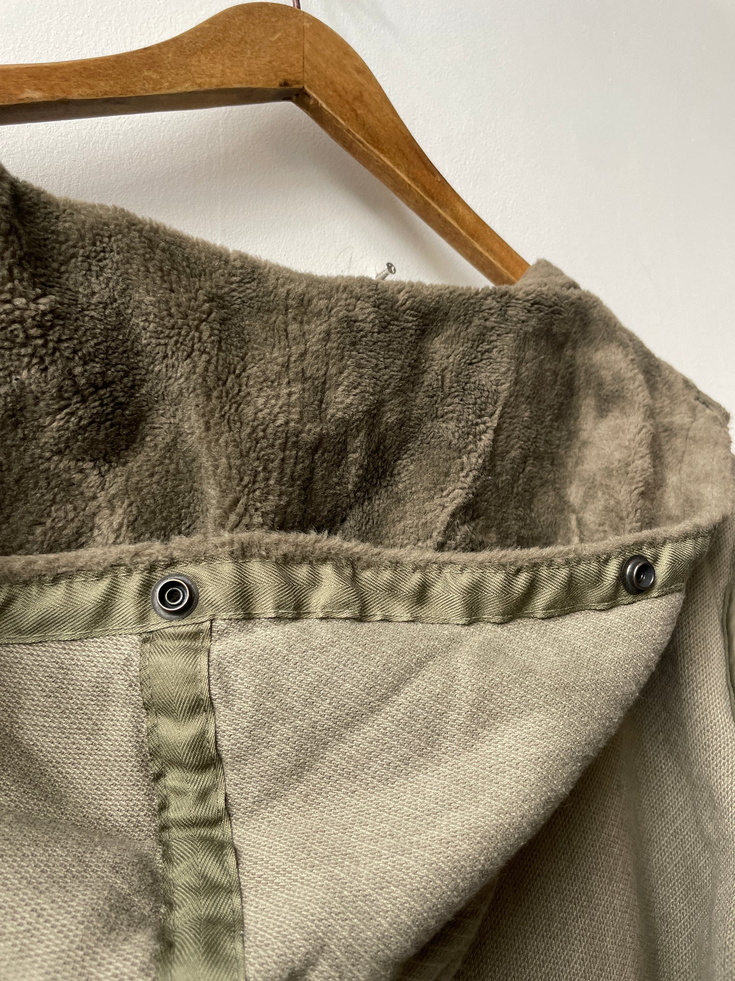 Gestepptes Futter aus Vintage-Baumwolle mit V-Ausschnitt