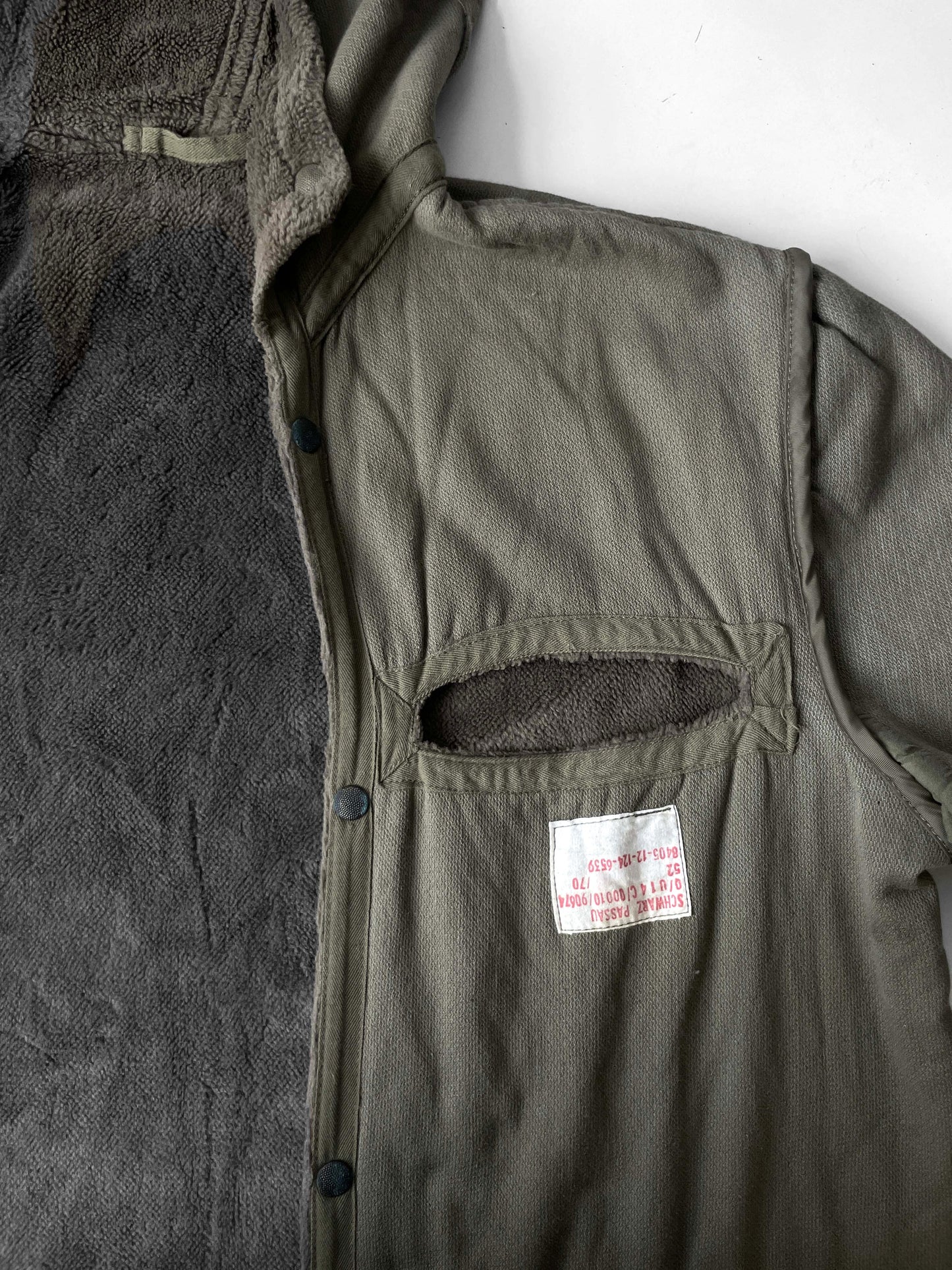 Gestepptes Futter aus Vintage-Baumwolle mit V-Ausschnitt