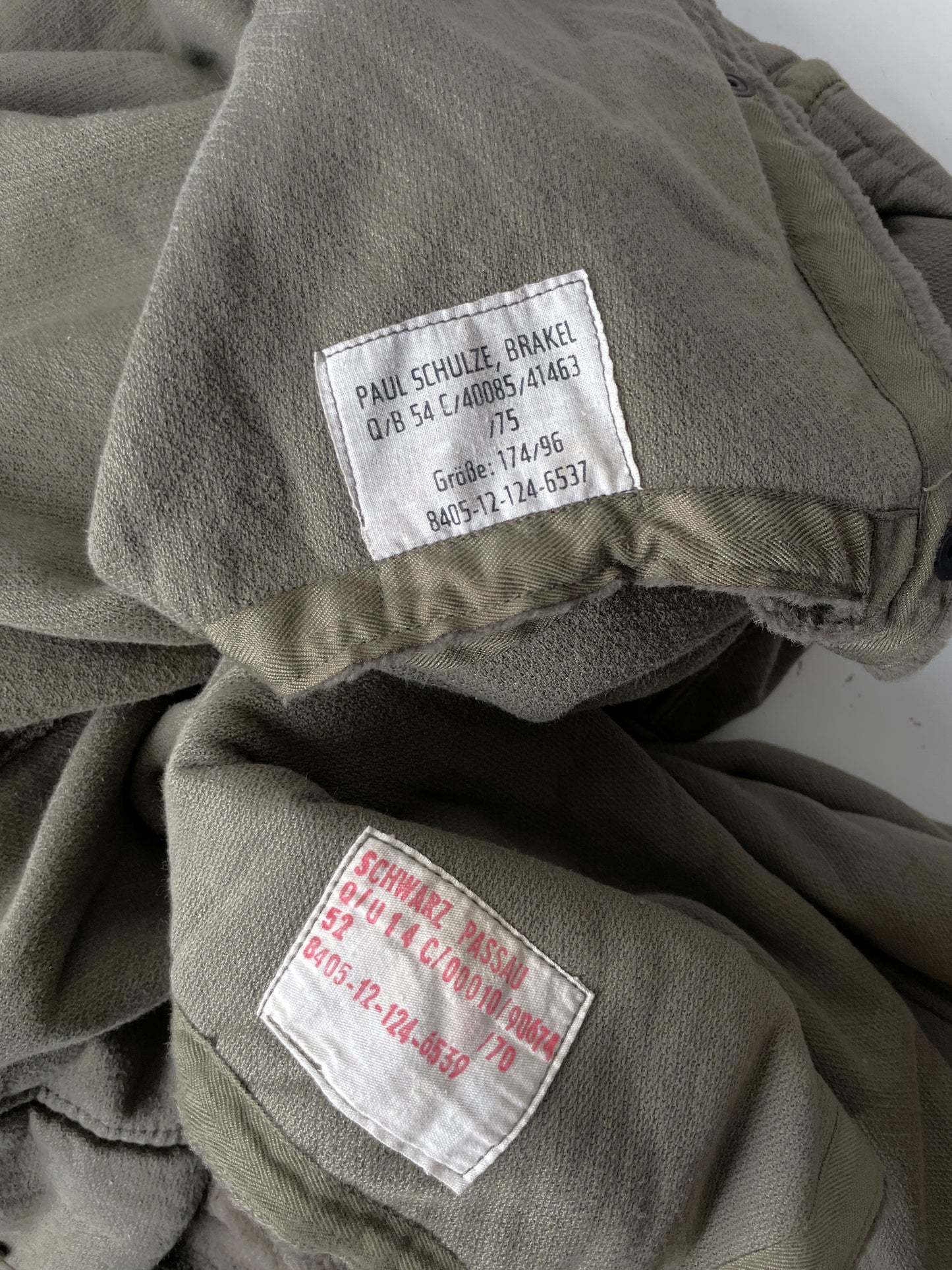 Gestepptes Futter aus Vintage-Baumwolle mit V-Ausschnitt