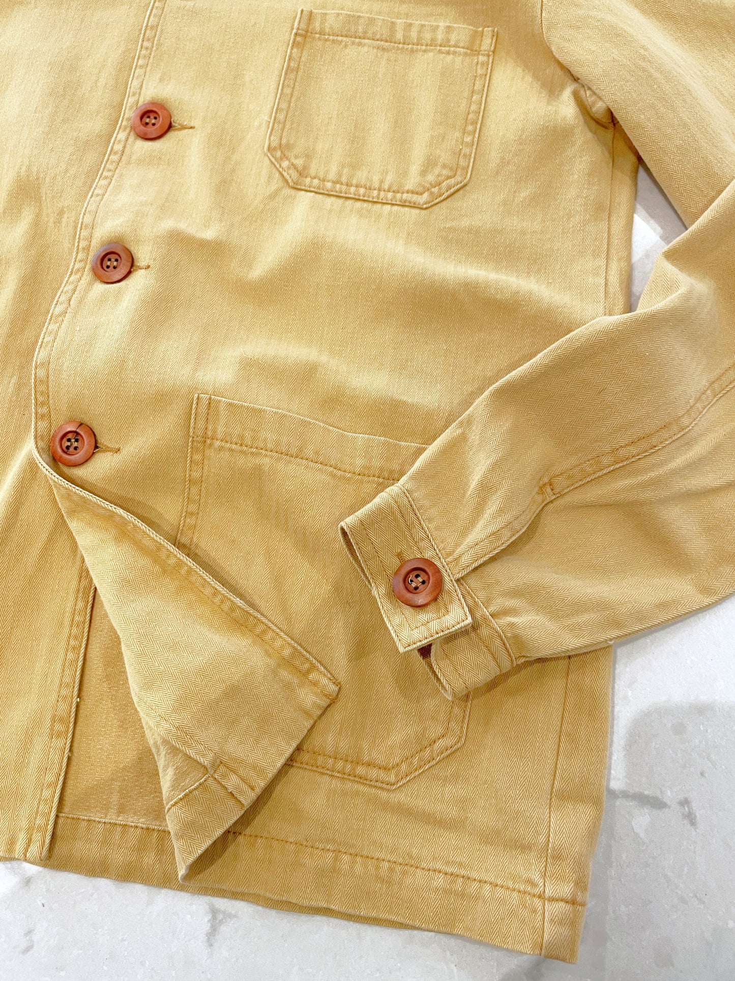 Chaqueta de trabajo de sarga de algodón francesa con diseño de espiga en color camello